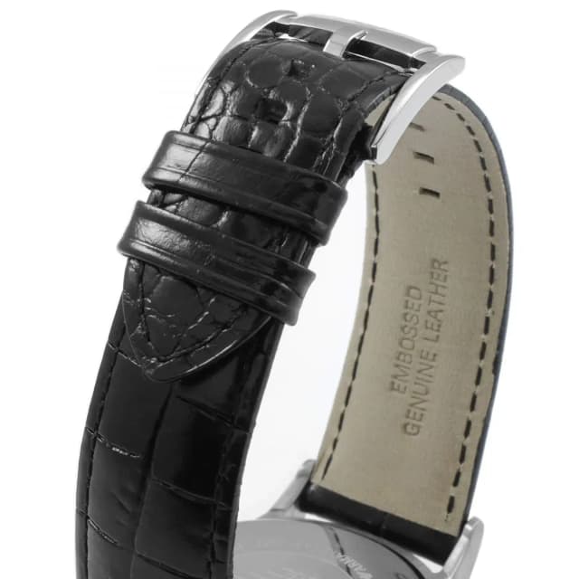  Detailed Texture of the Black Leather Strap