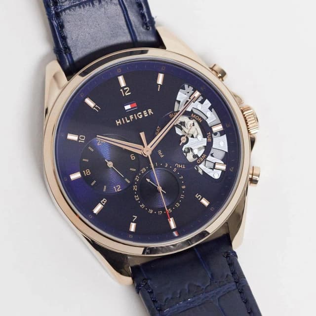 Close-up of Tommy Hilfiger 1710451 blue dial