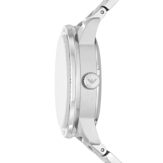 Crown close-up – side crown near the case