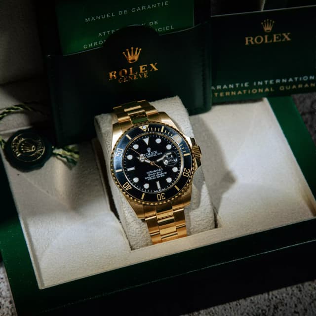 Full Package – Watch with Box and Accessories