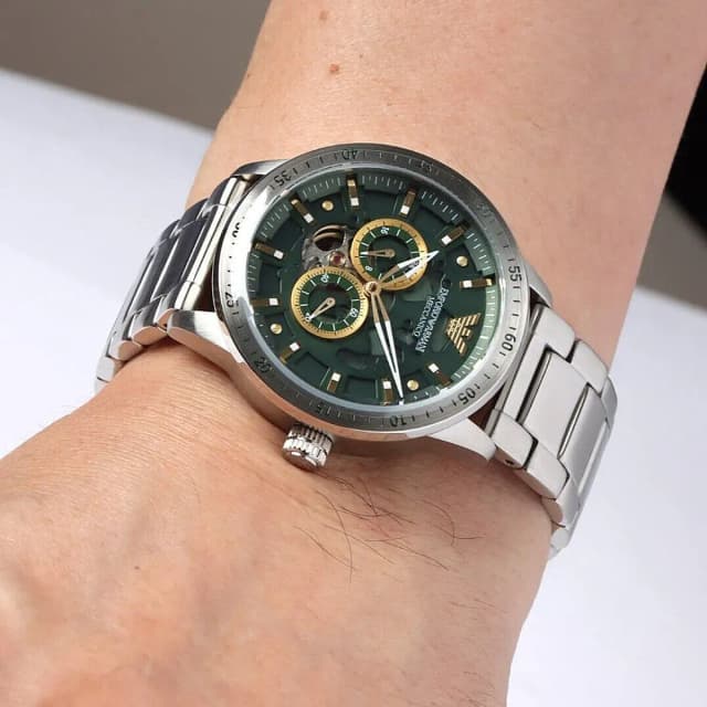 Worn view – the watch worn on wrist