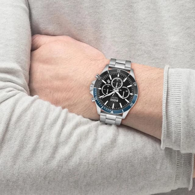 Wrist shot – watch worn on hand